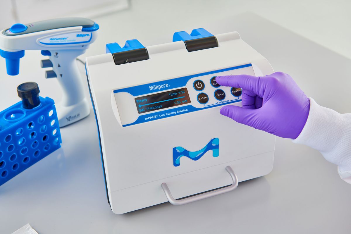 A scientist using the mPAGE® Lux Casting System. A scientist using the mPAGE® Lux Casting System.